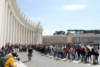 Que faut-il réserver par avance au Vatican?