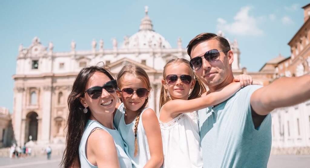 ¿Hay tours con guías dirigidos a niños disponibles en el Vaticano?
