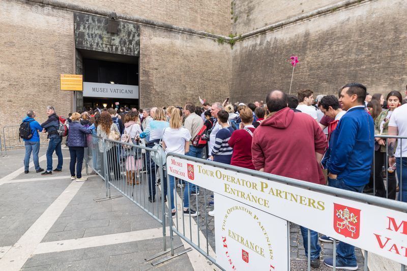 Y a-t-il beaucoup de files d'attente au Vatican ?