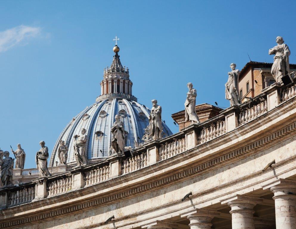Esculturas de a fachada de la Basílica de San Pedro